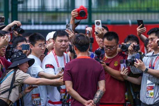 國足重慶公開訓練僅22人 胡荷韜韋世豪離隊 主力中衛(wèi)存疑 國足重慶公開訓練僅22人 胡荷韜韋世豪離隊 主力中衛(wèi)存疑