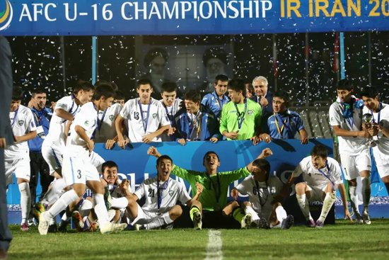 9人作戰(zhàn)2-0勝沙特，烏茲別克U17亞洲杯奪冠，三年三線突破青訓(xùn)成果